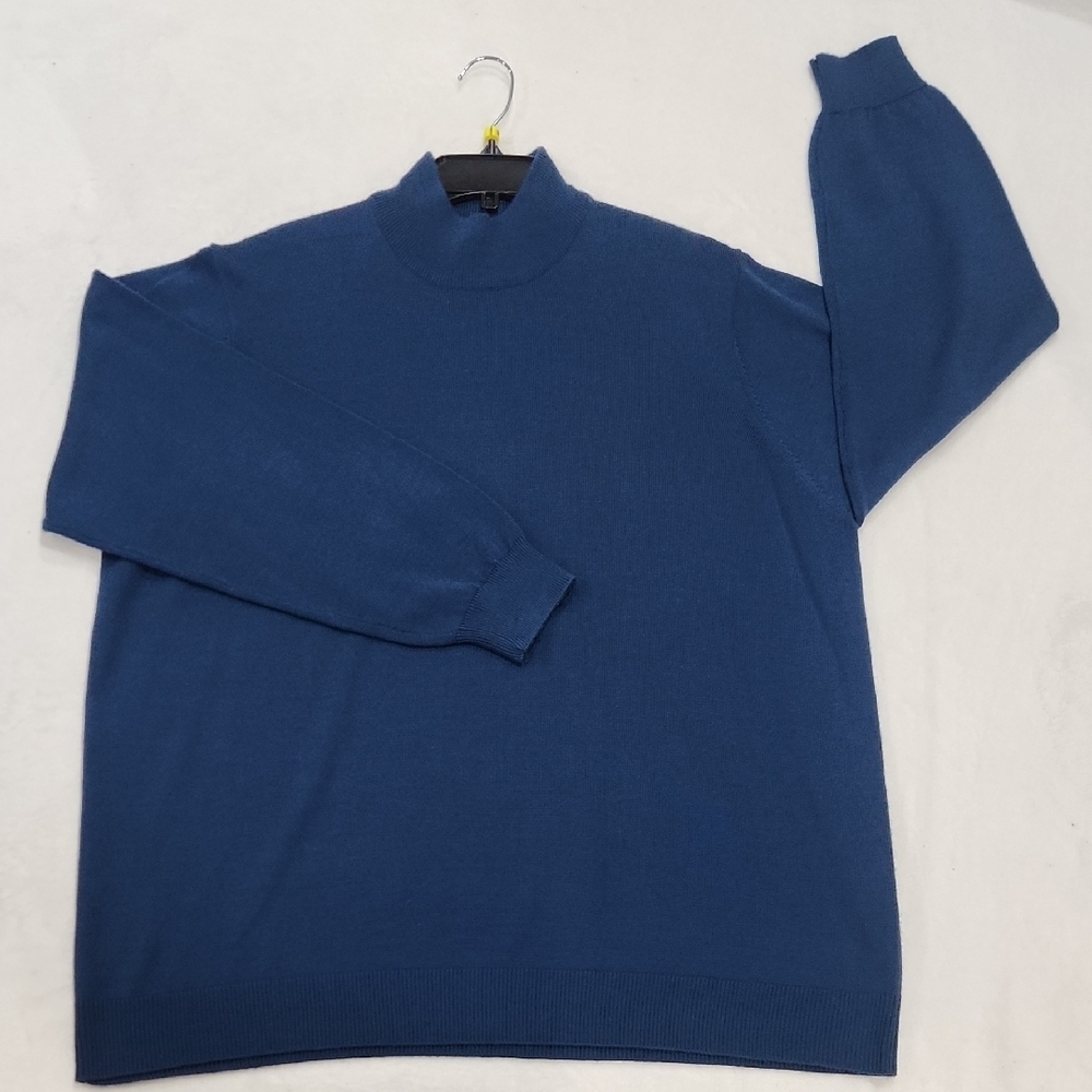 Elegant Navy Turtleneck Sweater for Women - Picture 3 of 6
